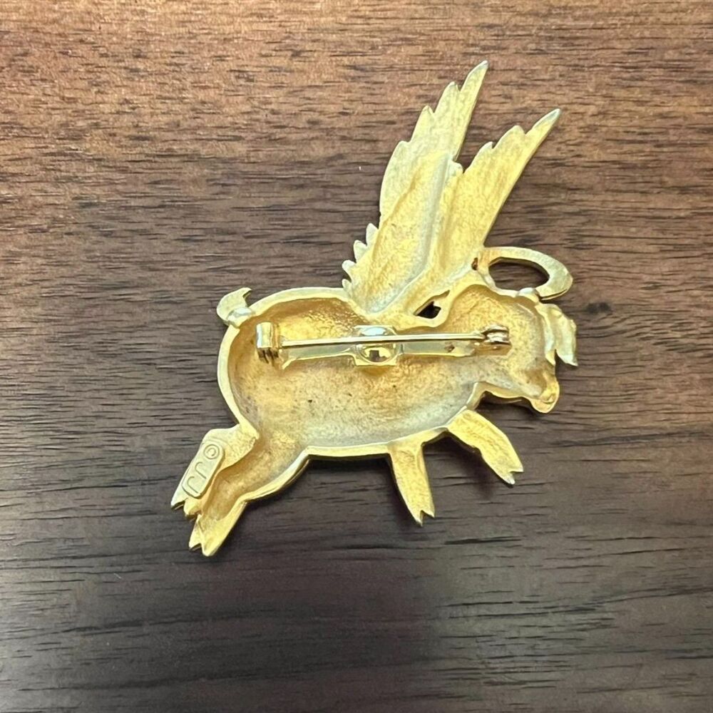 Vintage Signed JJ Jonette Matte Gold Tone Brass "When Pigs Fly" Brooch - Picture 3 of 6
